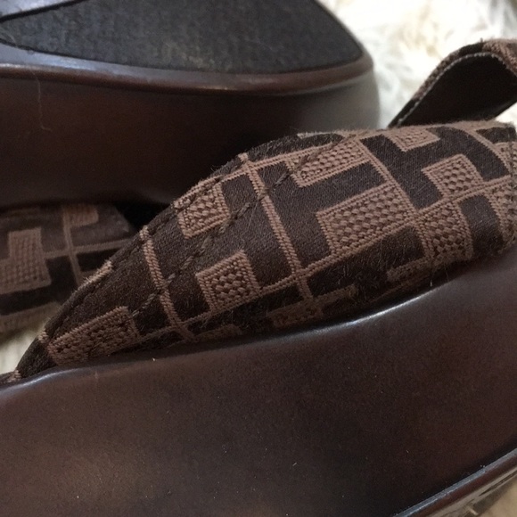 TOMMY HILFIGER heels, size 6 - Picture 4 of 6